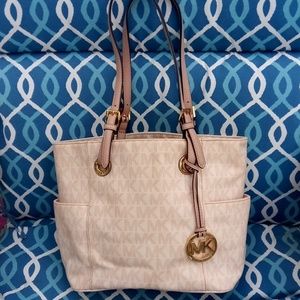 👜 Like new Pink Michael Kors tote 👜